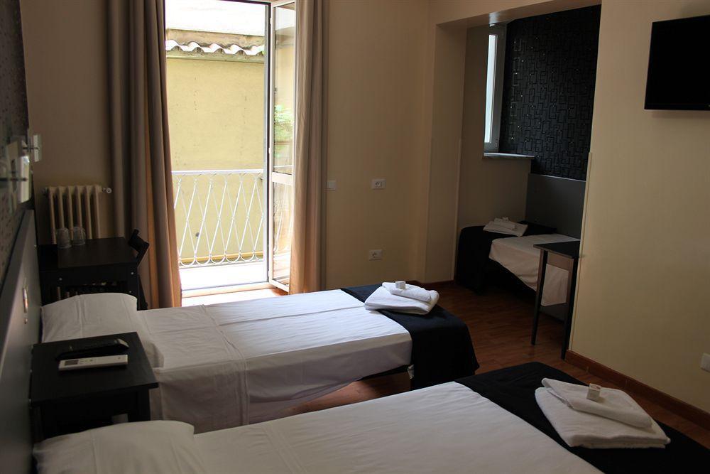 M&J Place Hostel Rome Roma Exterior foto