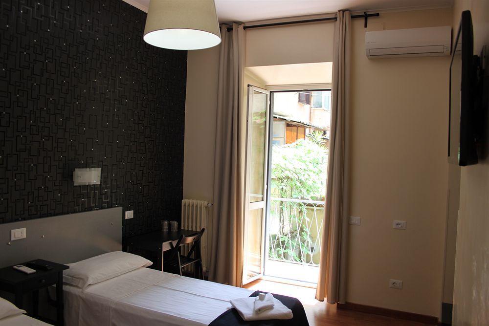 M&J Place Hostel Rome Roma Exterior foto